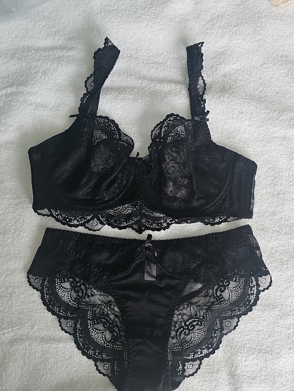 Black Lacey Underwire Bra and Brief Set - Women Intimates